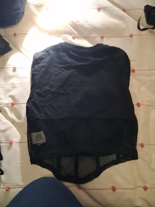 Camiseta sexy negra con corsé de rejilla
