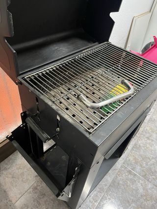 Barbacoa de carbón negra