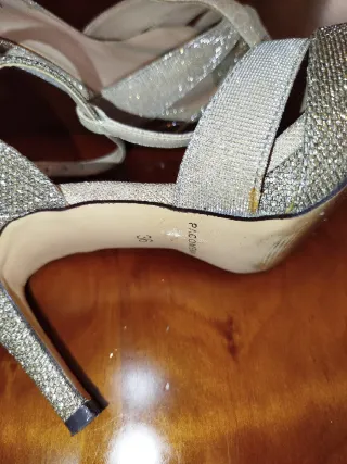 Sandalias con tacón y brillo de PacoMena y bolso