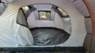 Tenda da campeggio blu e arancione