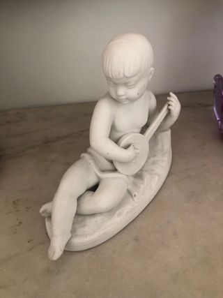 Figura porcelana biscuit Bidasoa niño músico.