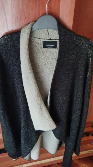 Chaqueta Zara punto gris oscuro e interior beige