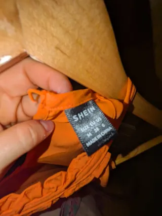 2 Camisetas Shein tirantes verde y naranja