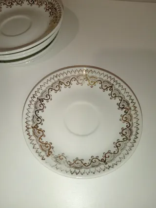 Seis platos de café de porcelana