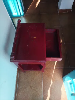 Mesita Auxiliar Vintage Madera Roja Años 40