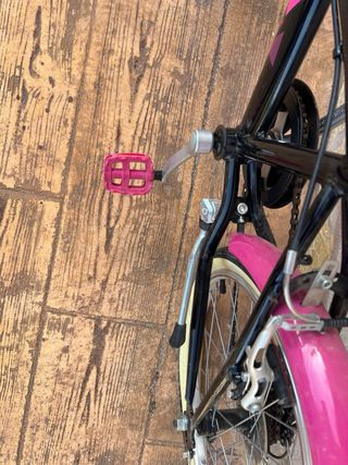 Bicicleta niña rosa y negra BTWIN