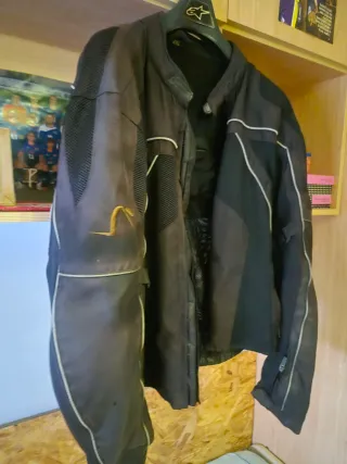 Chaqueta Moto Negra con Logo Naranja. Talla XL