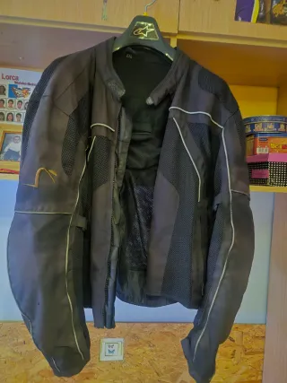 Chaqueta Moto Negra con Logo Naranja. Talla XL