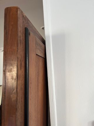 Puerta de armario de madera con espejo