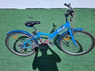 Bicicleta azul Decathlon