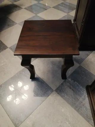 Tocador de madera con espejo triple