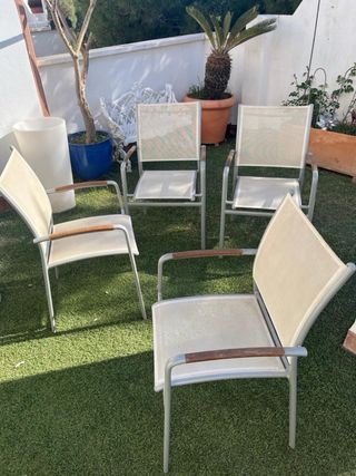 Mesa plegable madera maciza y 4 sillas terraza