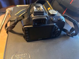 Nikon D3300 + Funda + 64GB SD + 2 baterias extra