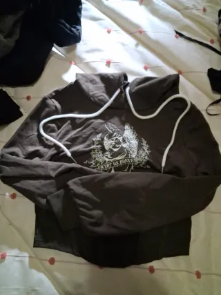 Sudadera corta marrón con cordones