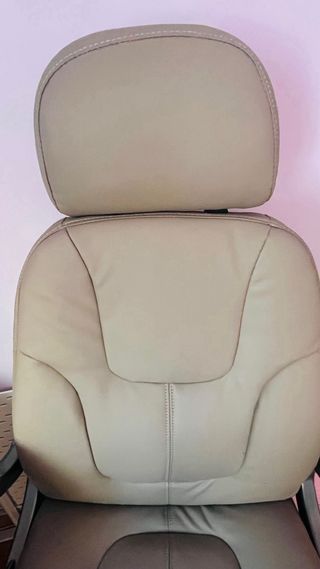 Silla de oficina ergonómica beige