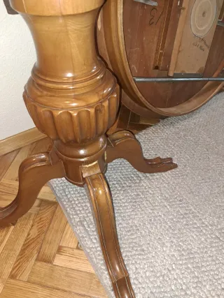 Mesa comedor redonda de madera maciza a restaurar