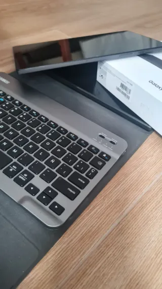 Samsung Galaxy Tab A8 con Teclado y funda.