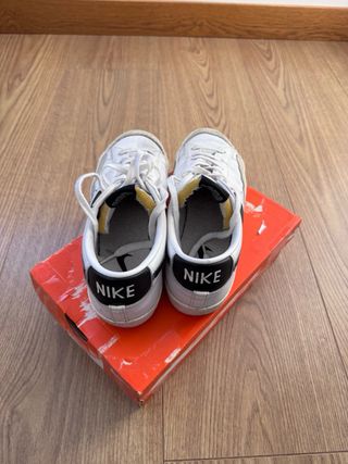 Zapatillas Nike Blancas y Negras