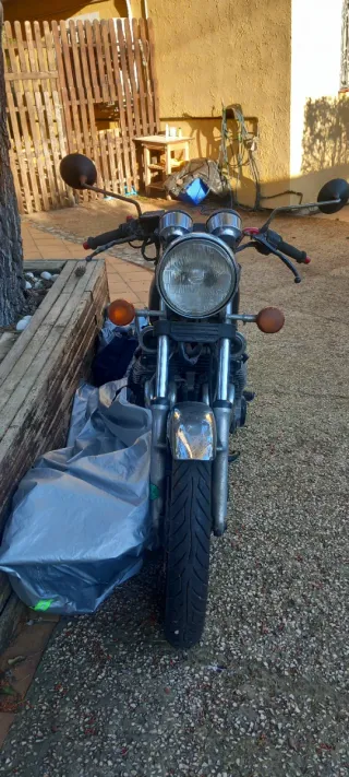 Yamaha XJ 650 Negra. Año 1982