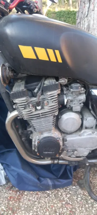 Yamaha XJ 650 Negra. Año 1982
