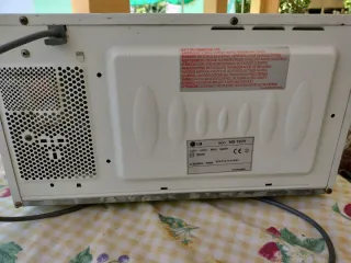 Microondas LG 700W 20L 5 Niveles Cocción