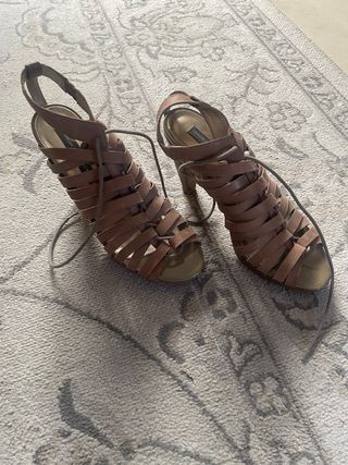 Tacones Beige y Marrones