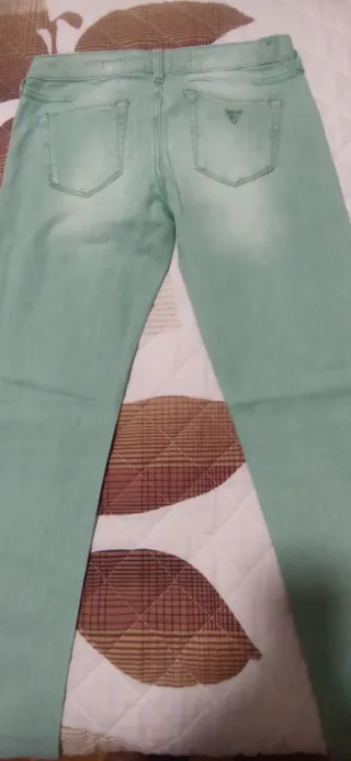 Pantalón vaquero de mujer Guess verde claro talla