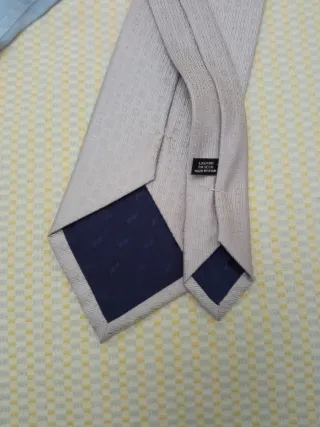 Camisa y corbata para traje de chaqueta