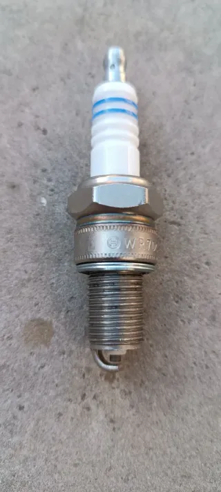 Bujía Bosch WR7DC para coche