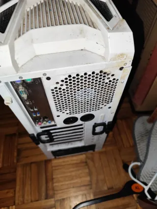 Torre PC LG Blanca..sin tarjeta gráfica