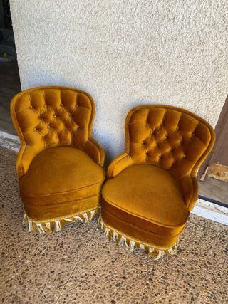 2 Butacas Doradas Terciopelo 20 € las dos.