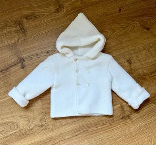 Abrigo de punto para bebé blanco con capucha