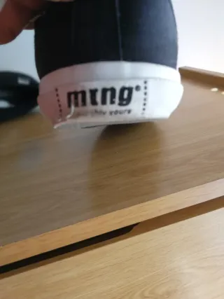 Zapatillas negras de tela con cordones