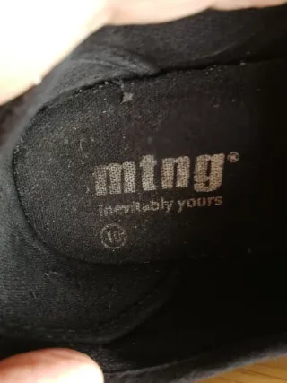 Zapatillas negras de tela con cordones