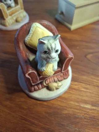 Lote 2 figuras gatitos + 1 con caja musical #7