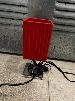 Lámpara de mesa pantalla roja