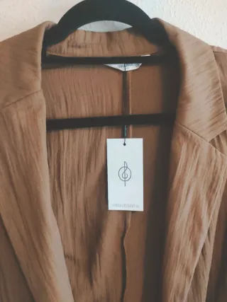 Americana fluida arrugada Stradivarius