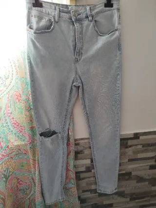 Pantalones vaqueros grises elásticos