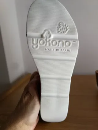 Sandalias rojas de piel con plataforma