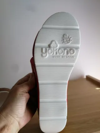 Sandalias rojas de piel con plataforma