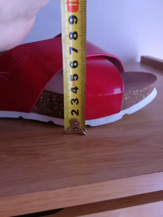 Sandalias rojas de piel con plataforma