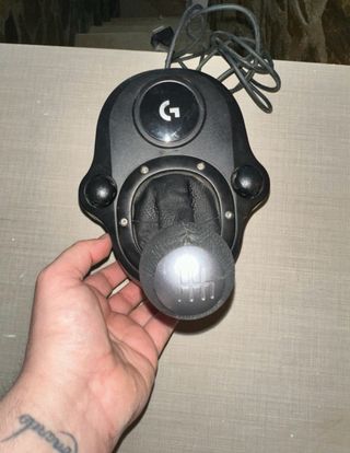 Volante Logitech PS5 con pedales y marchas