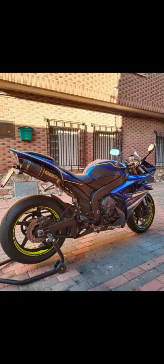 Yamaha R1 Azul y Verde