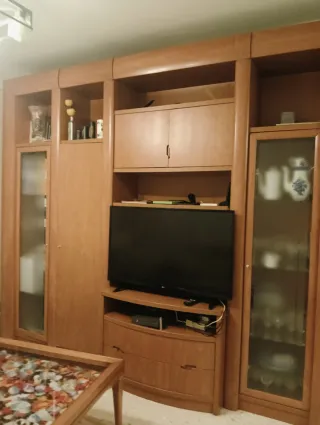 Mueble de salón madera y cristal