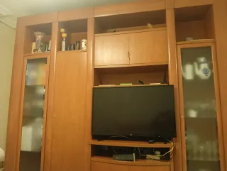 Mueble de salón madera y cristal