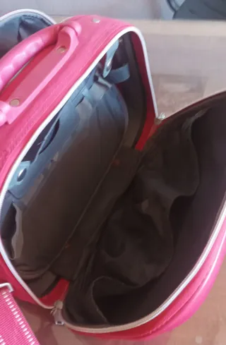Neceser rígido de viaje rojo