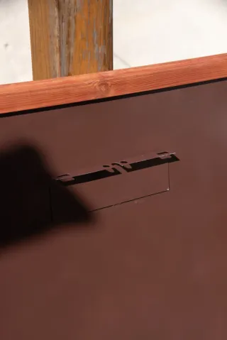 Espejo de pared con marco de madera restaurado