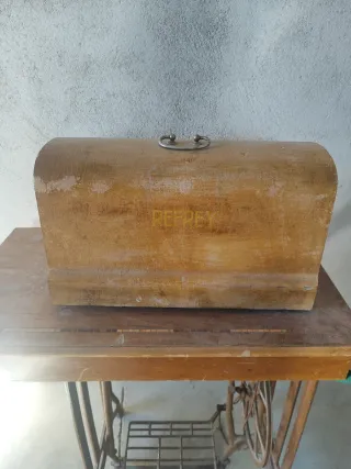Mueble Máquina Coser Antigua Refrey