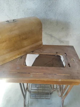 Mueble Máquina Coser Antigua Refrey