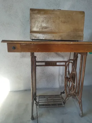 Mueble Máquina Coser Antigua Refrey